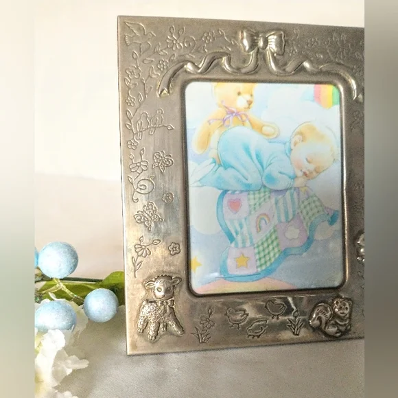 Vintage Silver Baby Theme Frame - Made in Hong Kong - Picture 4 of 9